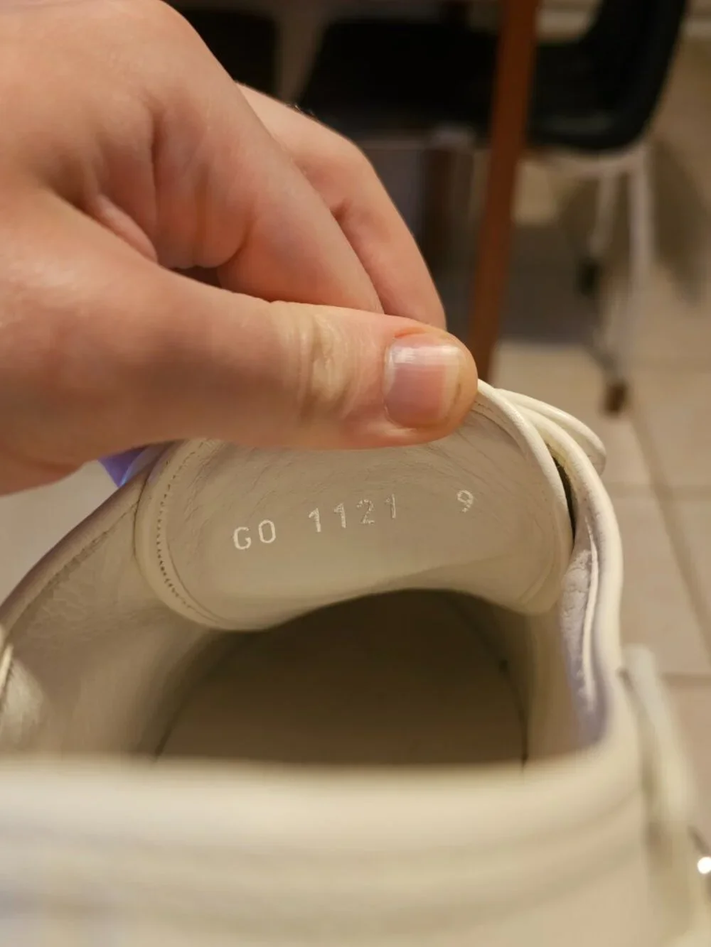 Louis Vuitton Run Away White Leather Sneakers Trainers Mens Size 9 Authentic LV - Picture 3 of 4